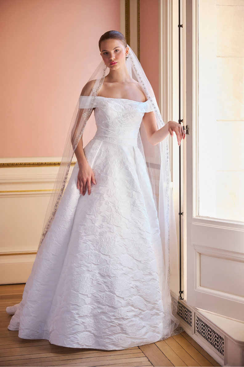ウェディングドレス oleg cassini Oleg Cassini V-Neck Cap Sleeve Wedding Dress | David's Bridal